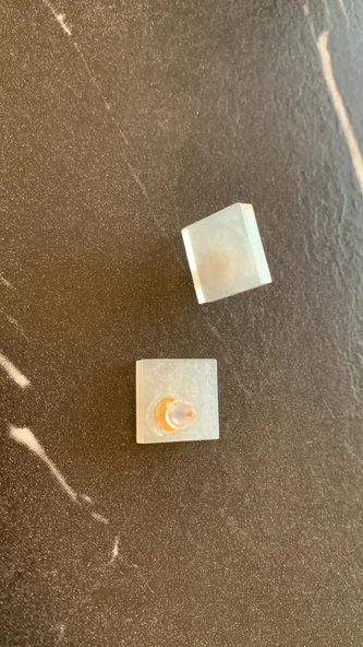 Sedefli Beyaz Renkli Orta Boy Kare Şekil Gold Aksesuarlı Epoksi Küpe El Yapımı Hediyelik - Resim 4