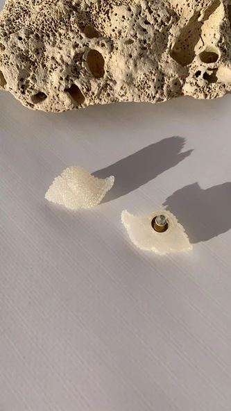 Sedefli Parlak Beyaz Renkli İstiridye Şeklinde  Gold Aksesuarlı Epoksi Küpe El Yapımı Hediyelik - 7