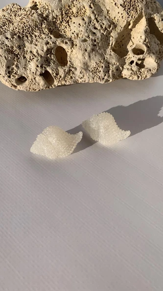 Sedefli Parlak Beyaz Renkli İstiridye Şeklinde  Gold Aksesuarlı Epoksi Küpe El Yapımı Hediyelik - 5
