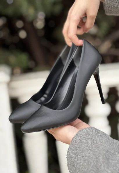 Hillar Siyah Saten Stiletto Ayakkabı - Resim 2