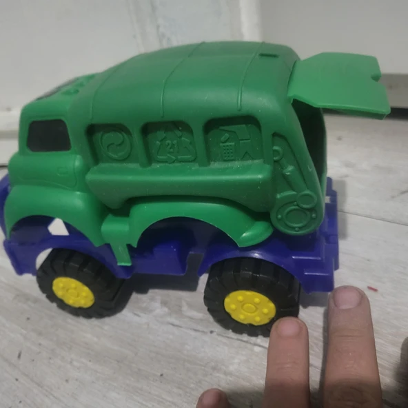 Plastik kamyon oyuncak teşhir - 4