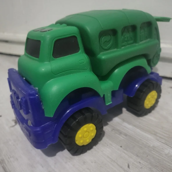 Plastik kamyon oyuncak teşhir - 2