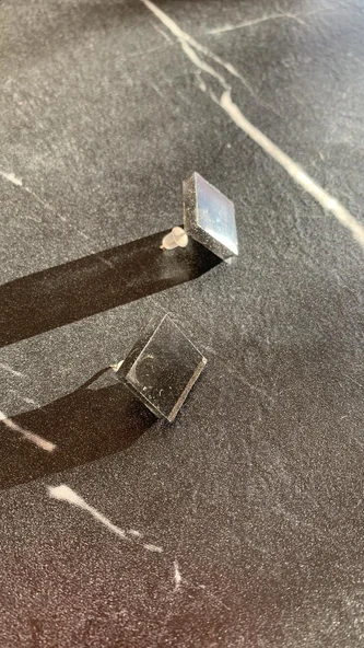 Parlak Füme Renkli Orta Boy Kare Şekil Gold Aksesuarlı Epoksi Küpe El Yapımı Hediyelik - Resim 3