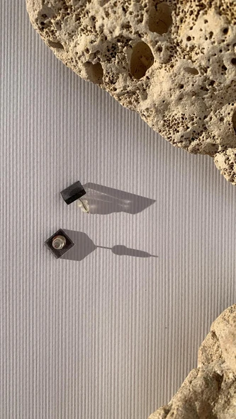 Parlak Füme Renkli Küçük Kare Şekil Gold Aksesuarlı Epoksi Küpe El Yapımı Hediyelik - Resim 2