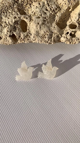 Sedefli Parlak Beyaz Renkli Güvercin Şekil Gümüş Aksesuarlı Epoksi Küpe El Yapımı Hediyelik - Resim 6