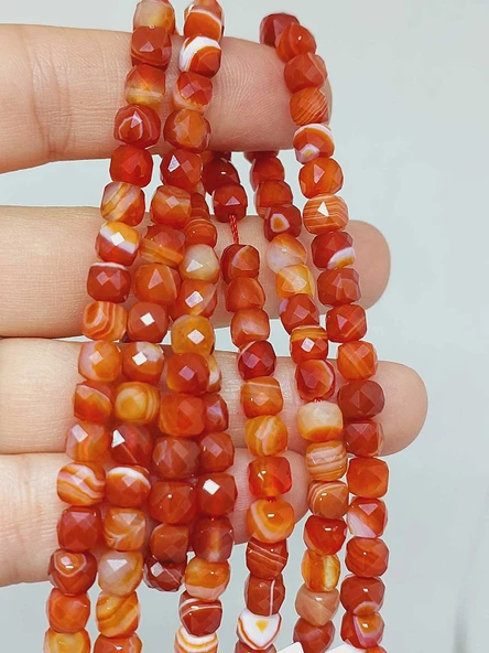 Akik Taşı Küp Şekilli Faset Kesim 4mm Dizi (55994) ürün görseli 1