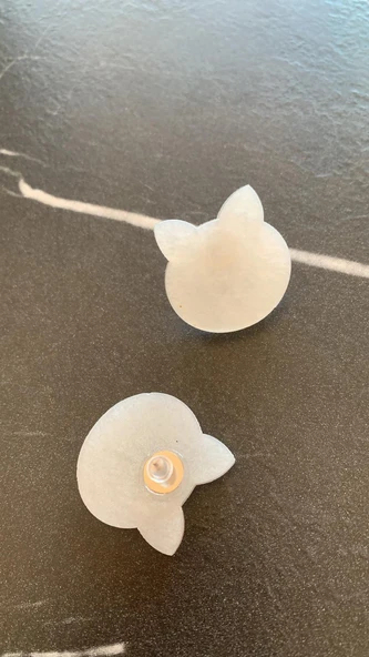 Sedefli Parlak Beyaz Renk Kedi Köpek Yüzü Şeklinde Gümüş Aksesuarlı Epoksi Küpe El Yapımı Hediyelik - 4