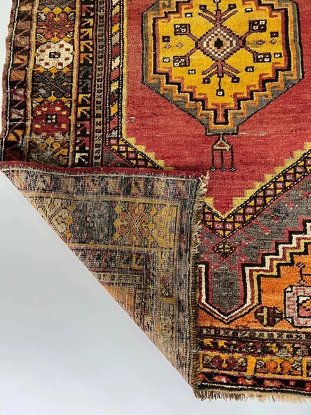 112 x 167 cm Yıkanabilir  Küçük Boy Sarı tonları olan El Dokuma Uşak Kilimi - 6