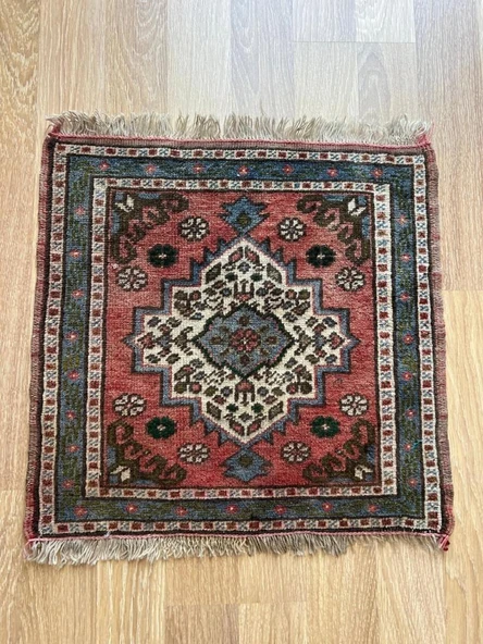 57x60 cm Küçük Vintage El Dokuma Kilim, Çiçek Desenli Geleneksel Türk Halısı, Küçük Dekoratif Halı, Harika Hediye