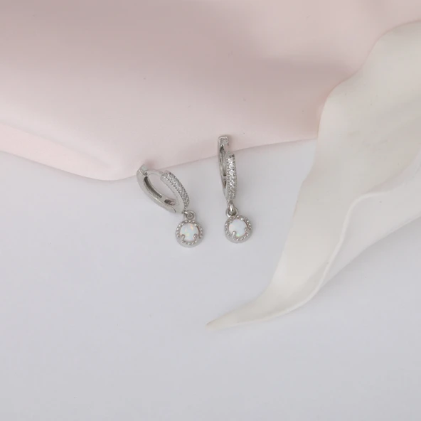 925 Ayar Gümüş Beyaz Opal Taşlı Sallantılı Küpe - Resim 3