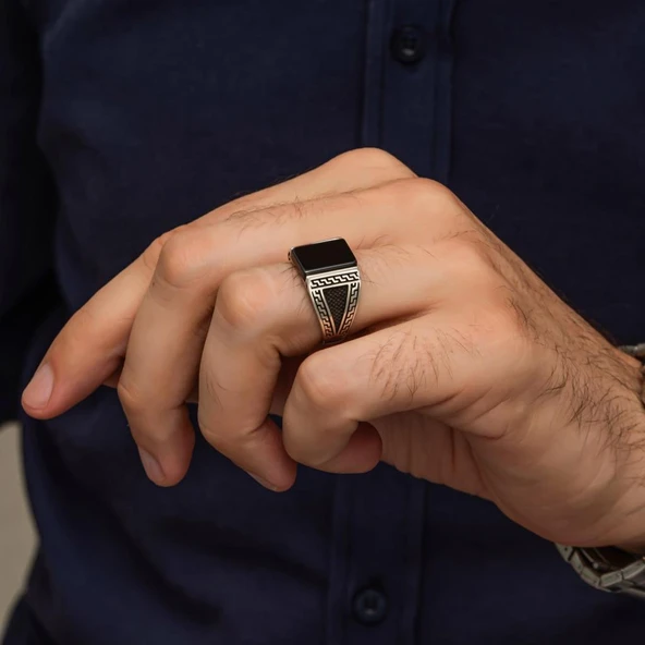 Kare Siyah Taşlı Grek Motif 925 Gümüş Erkek Yüzük - Resim 5