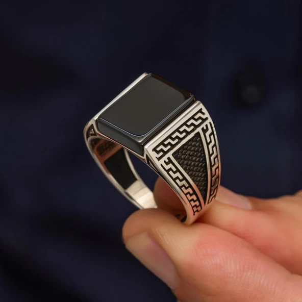 Kare Siyah Taşlı Grek Motif 925 Gümüş Erkek Yüzük - Resim 3