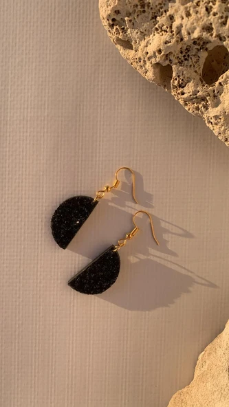 Tırtıklı Kristal Desenli Siyah Renk Gold Aksesuar Büyük Boy Yarım Daire Ay Şekil Epoksi Küpe El Yapımı - Resim 7