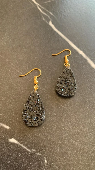 Tırtıklı Kristal Desenli Parlak Siyah Renk Gold Aksesuar Büyük Boy Damla Şekil Epoksi Küpe El Yapımı - Resim 3