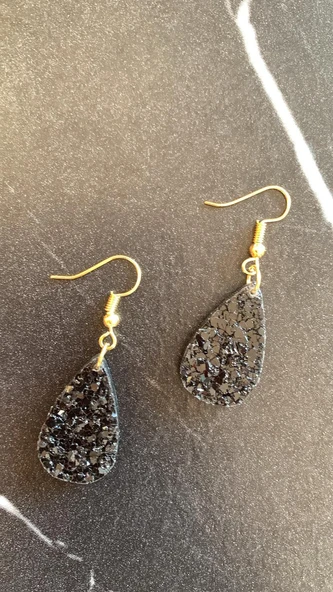 Tırtıklı Kristal Desenli Parlak Siyah Renk Gold Aksesuar Büyük Boy Damla Şekil Epoksi Küpe El Yapımı - Resim 8