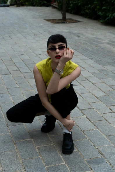 Geometrik Metal Çerçeve Siyah Kadın Güneş Gözlüğü - Resim 2