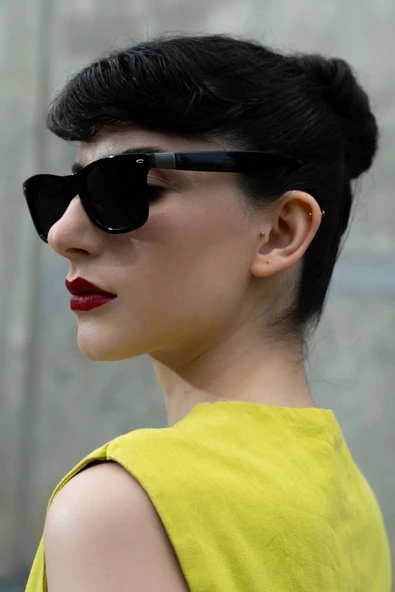 Polarize Lens Gümüş Çivi Detaylı Wayfarer Kadın Güneş Gözlüğü ürün görseli