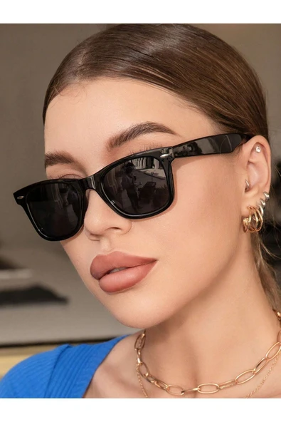 Wayfarer Eğimli Kadın Güneş Gözlüğü ürün görseli