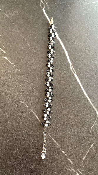 Siyah Beyaz Renkli Boncuk Zikzak Desenli Miyoki Bileklik El Yapımı Hediyelik - 4