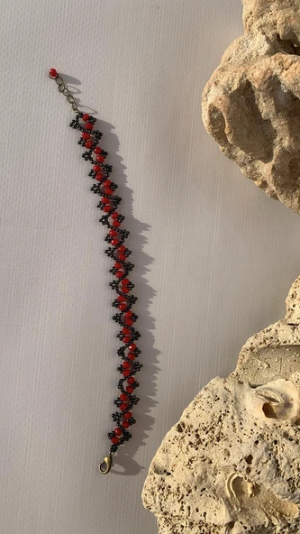 Kırmızı Ve Füme Renkli Boncuk Zikzak Desenli Miyoki Bileklik El Yapımı Hediyelik