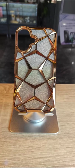 İPhone 16 Uyumlu Taşlı Baklava Desenli Karbon Kapak Hologramlı Darbe Korumalı Kılıf - 3
