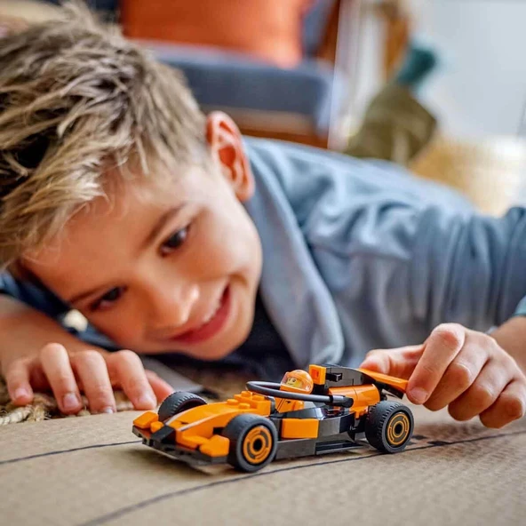 LEGO City McLaren Yarış Arabalı F1 Sürücüsü 60442 - Resim 3