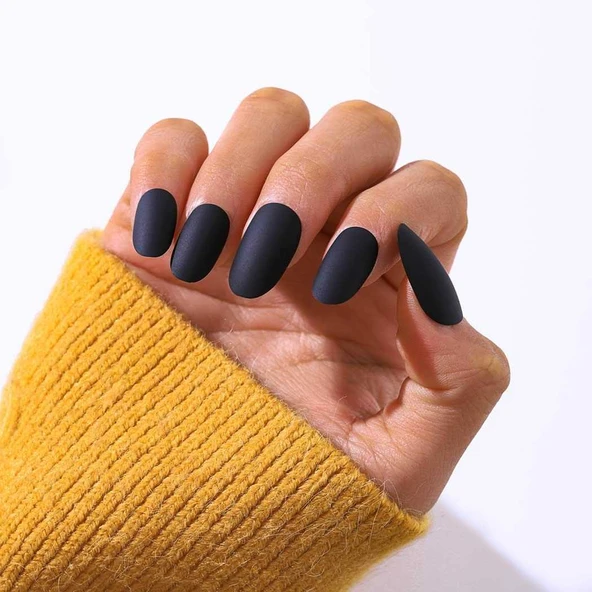 12 Adet Kendinden Yapışkanlı Tak ve Çık Mat Siyah Takma Tırnak ürün görseli