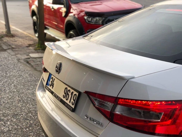 Skoda Super B Oem Spoiler Pianoblack - 2