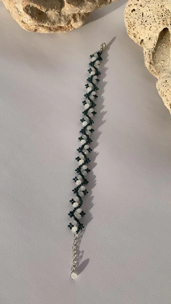 Koyu Yeşil Ve Ekru Renkli Zikzak Desenli Miyoki Boncuk Bileklik El Yapımı Hediyelik