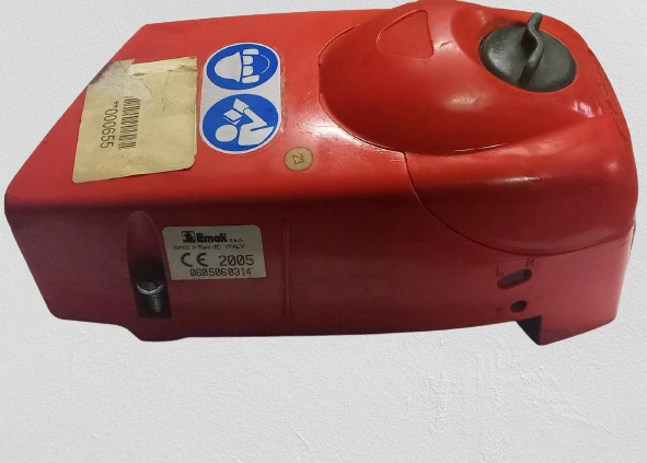 MOTORLU TESTERE ÜST KAPORTA OLEOMAC 947