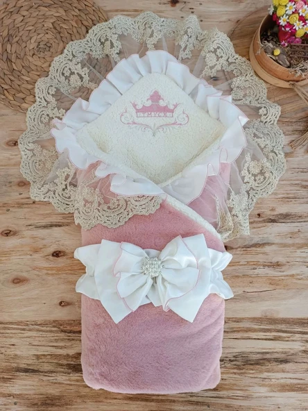Yenidoğan Wool Yün Kumaş Taç Nakışlı Güpür Duvaklı Fiyonk Prizma Taş Unisex Kundak Bebek Battaniyesi Pembe