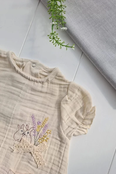 Müslin Kumaş Çiçek Nakışlı Pamuklu Kız Bebek Tulum - Resim 3