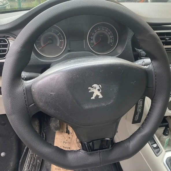DİKİŞLİ DİREKSİYON KILIFI DAMARLI SİYAH DERİ SİYAH DİKİŞLİ PEUGEOT 301 İÇİN ürün görseli