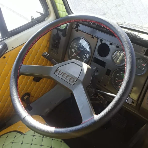 DİKİŞLİ DİREKSİYON KILIFI SİYAH DAMARLI DERİ KIRMIZI DİKİŞLİ İVECO KÜÇÜK KAMYON İÇİN - Resim 2