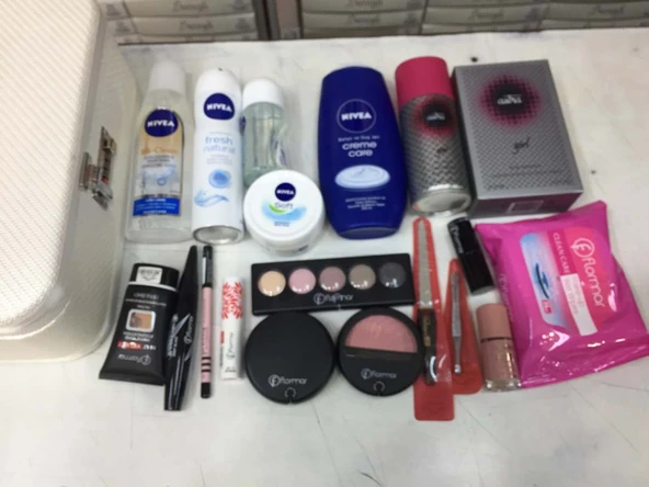 Flormar Nivea 21 Parça Şifreli Kutu Makyaj Set - 3