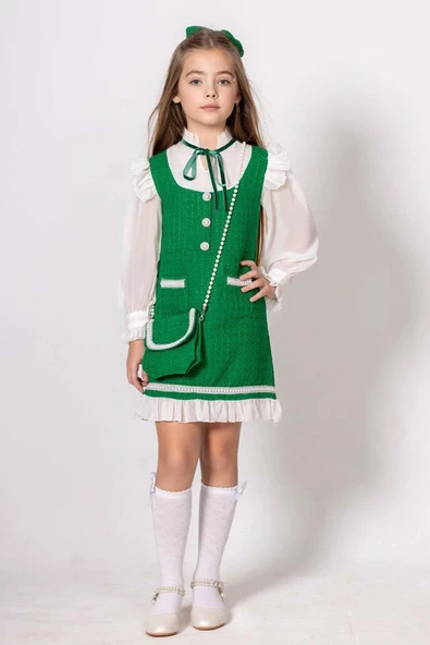 Kız Çocuk Kolları ve Yakası Şifon Etek Ucu Fırfırlı İnci İşlemeli Çift Cepli Yeşil Triko Elbise ürün görseli