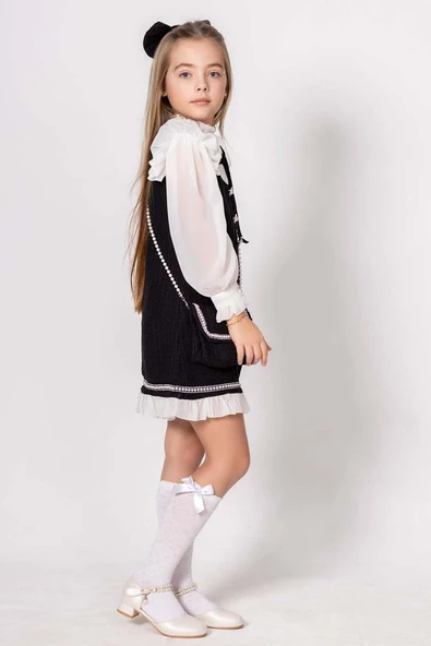 Kız Çocuk Kolları ve Yakası Şifon Etek Ucu Fırfırlı İnci İşlemeli Çift Cepli Siyah Triko Elbise - Resim 2