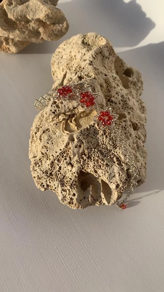 Kırmızı Gümüş Hologram Renkli Yıldız Desenli Miyoki Boncuk Bileklik El Yapımı Hediyelik - 4