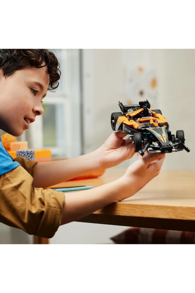 LEGO ® Technic NEOM McLaren Formula E Yarış Arabası 42169 -9 Yaş ve Üzeri İçin Yapım Seti (452 Parça) - 7