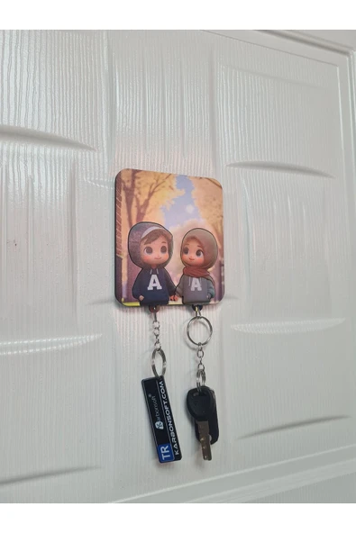 Başörtülü Kadın ve Erkek Figürlü Ahşap Anahtarlık ve Askılık - 3