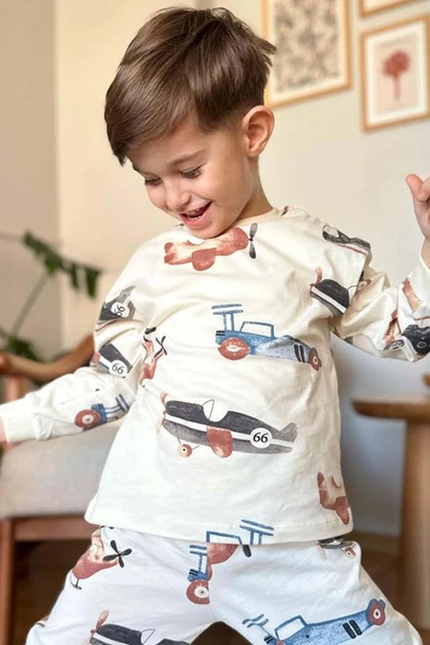 Erkek Çocuk Üzerinde Helikopter ve Araba Digital Baskılı Krem Pijama Takımı - 3
