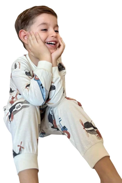 Erkek Çocuk Üzerinde Helikopter ve Araba Digital Baskılı Krem Pijama Takımı - 6