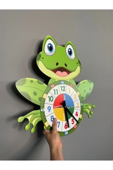 Sevimli Küçük Kurbağa Montessori Çocuk Odası Eğitici Ahşap Duvar Saati - Sessiz Mekanizma, Şık