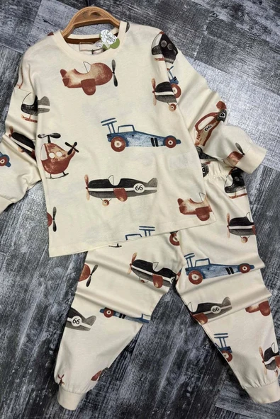 Erkek Çocuk Üzerinde Helikopter ve Araba Digital Baskılı Krem Pijama Takımı - 4