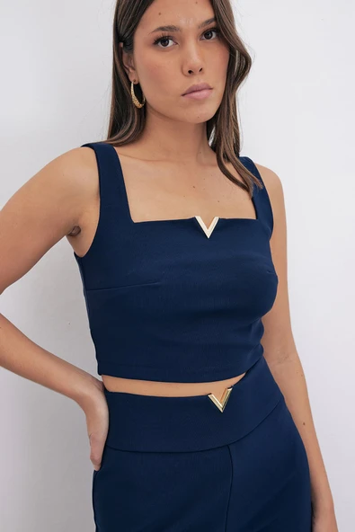 Yaka Gold Aksesuarlı Bluz - LACİVERT