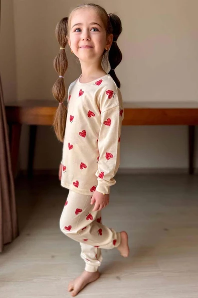 Kız Çocuk Küçük Sevimli Kalp Baskılı Krem Pijama Takımı - Resim 2