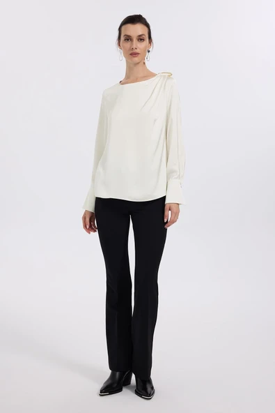 Ekol Minimalist Uzun Kol Saten Bluz - Omuz Detayı ile Şıklık - Resim 3