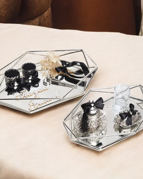 Elation Gümüş Prizma Söz Nişan Tepsisi ve Damat Kahve Fincan Tepsileri  Siyah