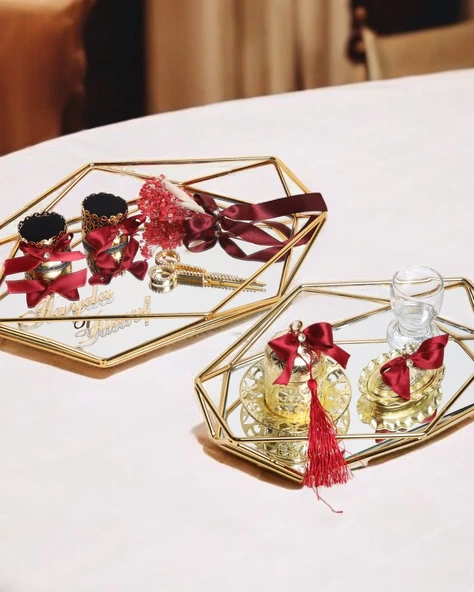 Elation Gold Prizma Söz Nişan Tepsisi ve Damat Kahve Fincan Tepsisi  Kırmızı