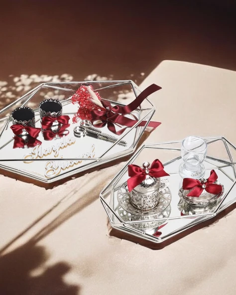 Elation Gümüş Prizma Söz Nişan Tepsisi ve Damat Kahve Fincan Tepsileri  Kırmızı